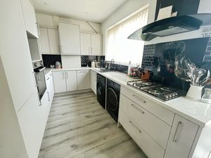 Kitchen Diner- click for photo gallery